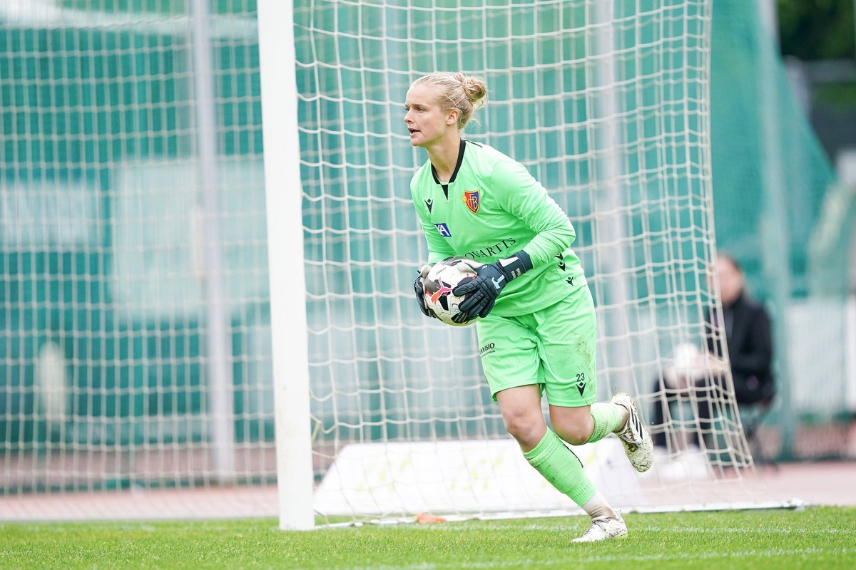04/05/2025, Basel, Sportanlagen St. Jakob, Women s Super League Semifinal 2: FC Basel - GC Frauenfussball, goalkeeper Anna Klink FC Basel 1893 Basel Sportanlagen St. Jakob Basel Switzerland *** 04 05 ...