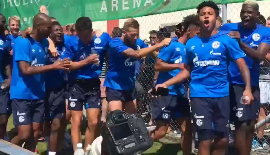 Fan pöbelt gegen Di Santo – und das Schalker Team reagiert ganz groß