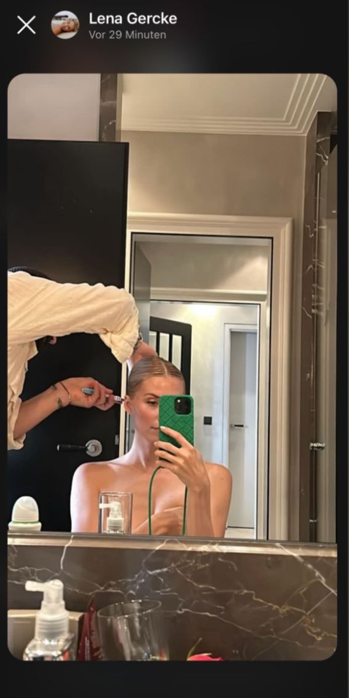 Lena Gercke zeigt sich sehr freizügig.