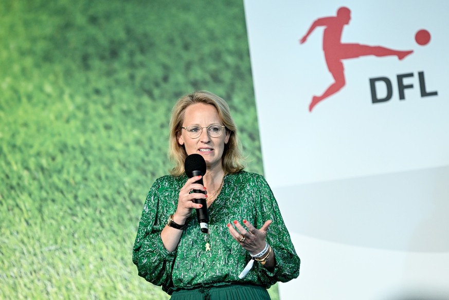 Donata Hopfen, die Sprecherin des DFL-Präsidiums und Vorsitzende der DFL-Geschäftsführung, gibt in Berlin einen Überblick über die grünen Pläne der Deutschen Fußball Liga.