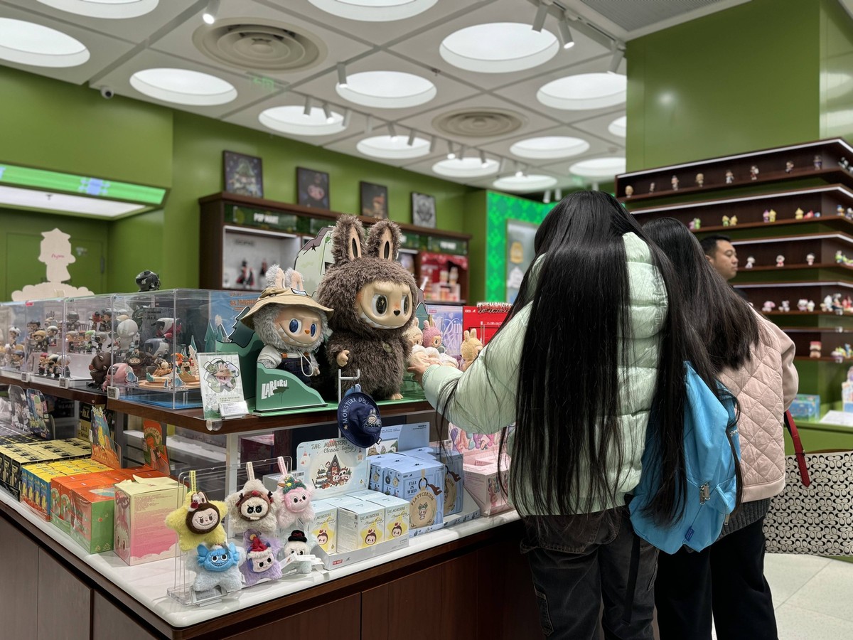 RECORD DATE NOT STATED Customers selected Labubu toys in a Pop Mart store in Shanghai on December 17. 17DEC24 SCMP/ Mandy Zuo Shanghai CHINA EDITORIAL USE ONLY PUBLICATIONxNOTxINxCHNxJPNxTPE Copyright ...