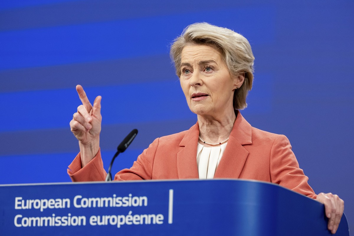 ARCHIV - 29.01.2025, Belgien, Brüssel: Die Präsidentin der Europäischen Kommission, Ursula von der Leyen spricht am Hauptsitz der EU zu den Medienvertretern. (zu dpa: «Von der Leyen will Sonderklausel ...
