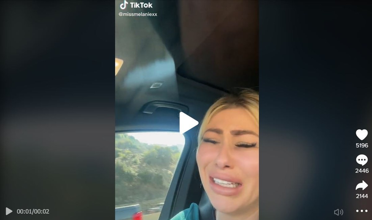 In dem Tiktok-Video filmt sich Melanie dabei, wie sie einen Gefühlsausbruch hat.