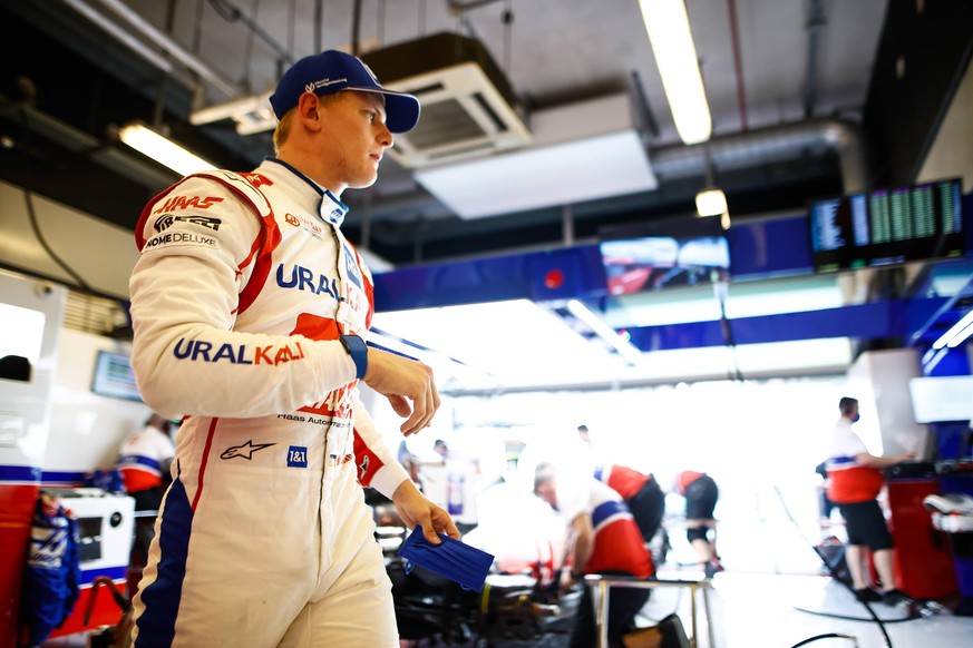 Formula 1 2021: Abu Dhabi GP YAS MARINA CIRCUIT, UNITED ARAB EMIRATES - DECEMBER 10: Mick Schumacher, Haas F1 during the Abu Dhabi GP at Yas Marina Circuit on Friday December 10, 2021 in Abu Dhabi, Un ...