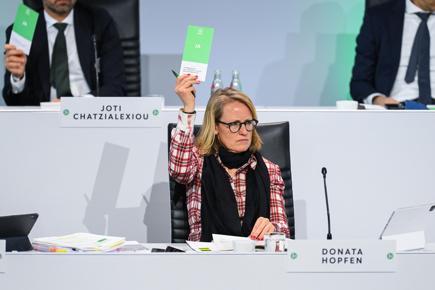 Vice President of DFB and CEO of the Executive Board of the DFL Donata Hopfen votes with yes GES/ Fussball/ 44. DFB-Bundestag in Bonn, 11.03.2022 Football / Soccer: League: 44th Ordinary DFB-Bundestag ...