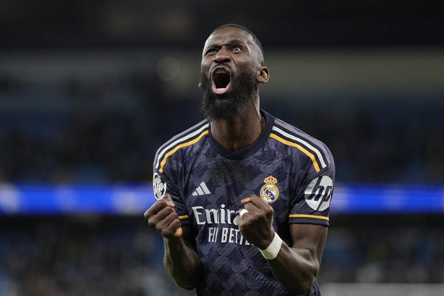 17.04.2024, Großbritannien, Manchester: Fußball: Champions League, K.o.-Runde, Viertelfinale, Rückspiele Manchester City - Real Madrid: Antonio Rüdiger von Real Madrid jubelt am Ende des Spiels. Foto: ...