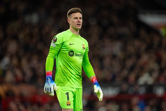 Football - UEFA Europa League - Play-Off 2nd Leg - Manchester United, ManU FC v FC Barcelona, Barca MANCHESTER, ENGLAND - Thursday, February 23, 2023: Barcelona s goalkeeper Marc-AndrÃ ter Stegen duri ...