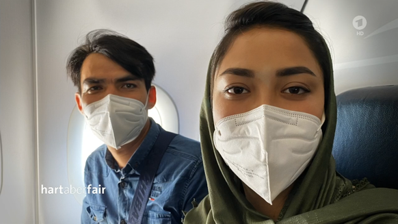 Dieses afghanische Paar traf Schayani im Flugzeug nach Deutschland.