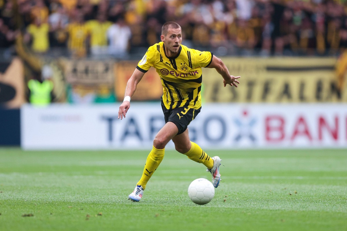 17.08.2024, Fussball, Saison 2024/2025, DFB-Pokal, 1. Runde, 1. FC Ph�nix L�beck - Borussia Dortmund, Waldemar Anton Borussia Dortmund, Hamburg Volksparkstadion Hamburg Deutschland xRHR-FOTO/DEx *** 1 ...