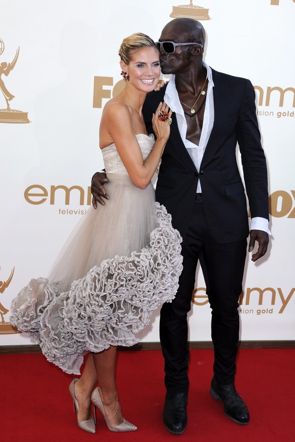 epa02924537 British singer Seal (R) and his wife, German model Heidi Klum (L) arrive for the 63rd annual Primetime Emmys Awards held at the Nokia Theatre in Los Angeles, California, USA, 18 September  ...
