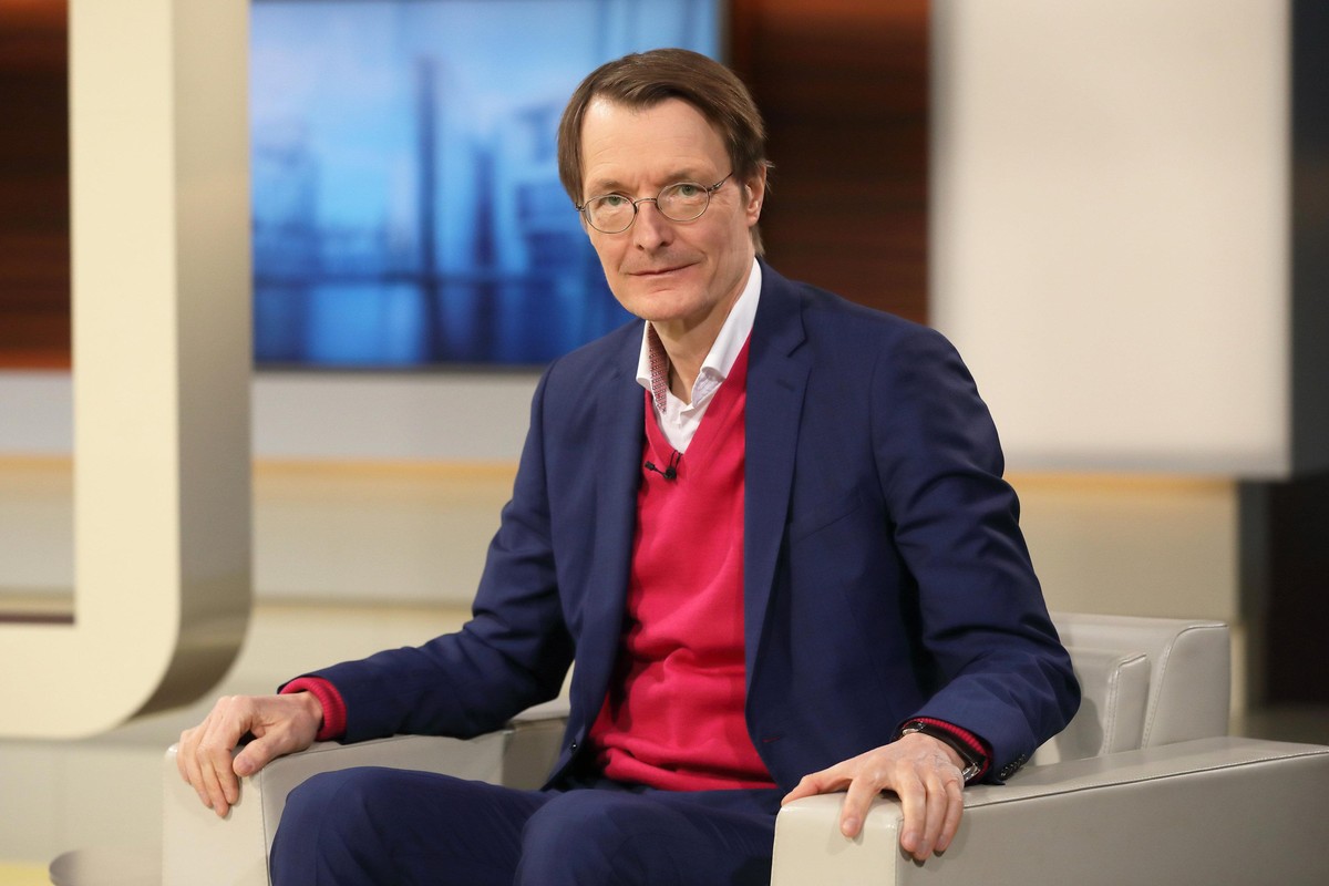 Dr. med. Karl Lauterbach (Stellvertretender Fraktionsvorsitzender im Deutschen Bundestag, SPD) in der ARD-Talkshow ANNE WILL am 07.03.2021 in Berlin. Thema der Sendung: Lockern auf Probe - wohin fuehr ...