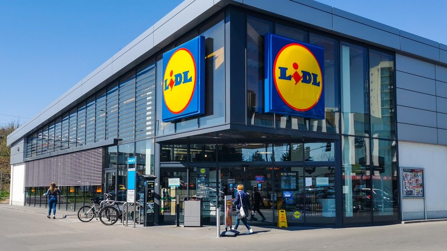 Kunden bei Lidl konnten sich bisher über ein großes Fleisch-Angebot freuen: Produkte wie Beef, Filet oder Steak von Sorten wie Rind, Schwein, Geflügel oder Lamm konnten sich die Kunden in den Warenkor ...