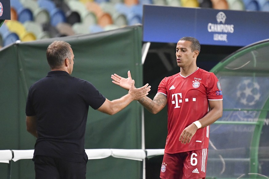 Fussball Champions League/ Halbfinale/ Olympique Lyon - Bayern Muenchen Trainer Hans-Dieter Hansi FLICK M klatscht THIAGO r. M ab Fussball Champions League, Halbfinale, Olympique Lyon - FC Bayern Muen ...