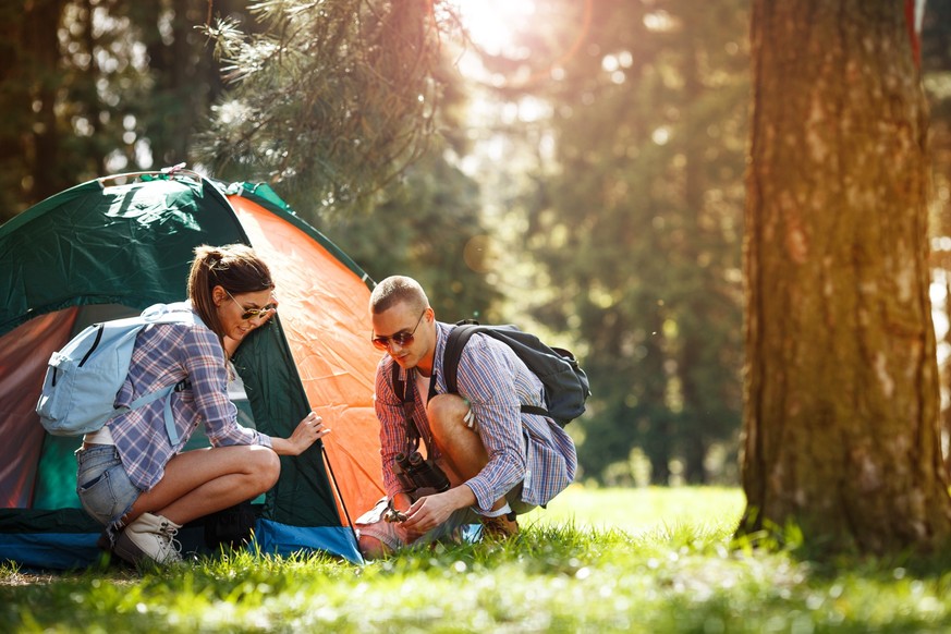 Nur eine der zahlreichen Optionen, nachhaltig zu urlauben: Zelten im Wald.