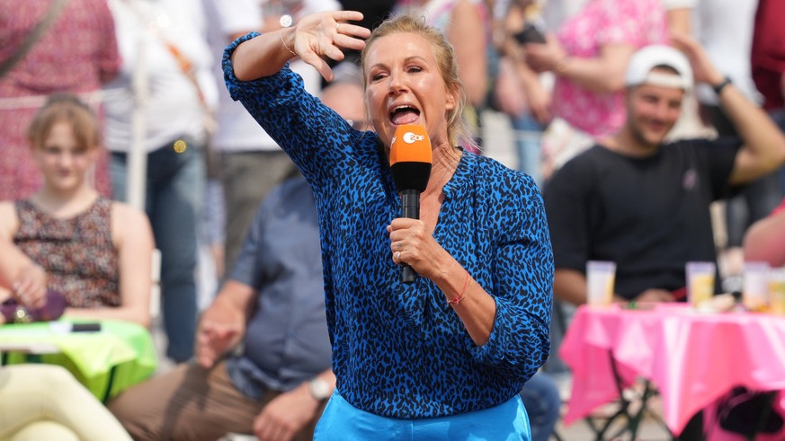 ZDF-Fernsehgarten Andrea Kiwi Kiewel in der Unterhaltungsshow ZDF Fernsehgarten am 21.05.2023 in Mainz. Mainz ZDF Fernsehgarten Rheinland-Pfalz *** ZDF Fernsehgarten Andrea Kiwi Kiewel in the entertai ...