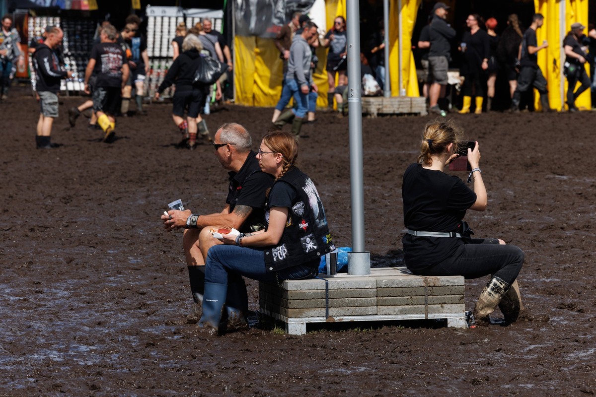Entertainment Bilder des Tages Wacken 2023 totaler Anreisestop wegen der Wetterlage, Welle der Hilfsbereitschaft Obwohl es am Dienstag wegen der Starkregen tats�chlich absoluten Anreisestop auf dem Wa ...