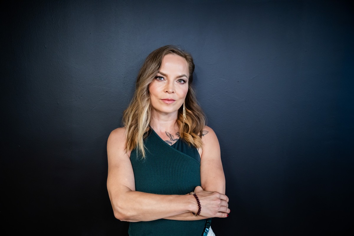 ARCHIV - 14.08.2024, Berlin: Regina Halmich, ehemalige Profiboxerin, steht vor einem Interview mit der Deutschen Presse-Agentur zu ihrem bevorstehenden Boxkampf gegen Stefan Raab im RTL-Hauptstadtstud ...