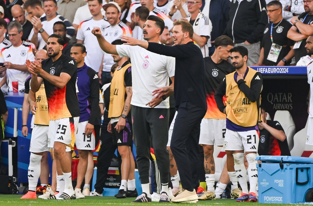 Fußball, Herren, Saison 2023/24, Euro EM 2024, Viertelfinale in Stuttgart, Spanien - Deutschland, Co-Trainer Sandro Wagner und Trainer / Bundestrainer Julian Nagelsmann Deutschland , 05.07. 2024, ***  ...