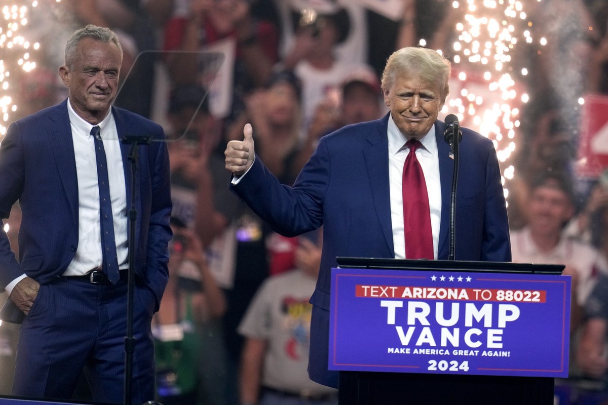 Independent presidential candidate Robert F. Kennedy Jr., left, looks on as Republican presidential nominee former President Donald Trump speaks at a campaign rally Friday, Aug. 23, 2024, in Glendale, ...