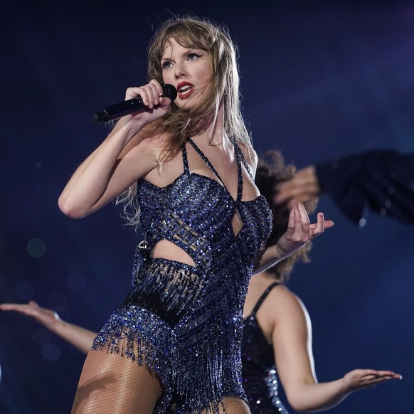 MUNICH, GERMANY - JULY 27: EDITORIAL USE ONLY. NO BOOK COVERS. Taylor Swift performs onstage during &quot;Taylor Swift | The Eras Tour&quot; at Olympiastadion on July 27, 2024 in Munich, Germany. (Pho ...