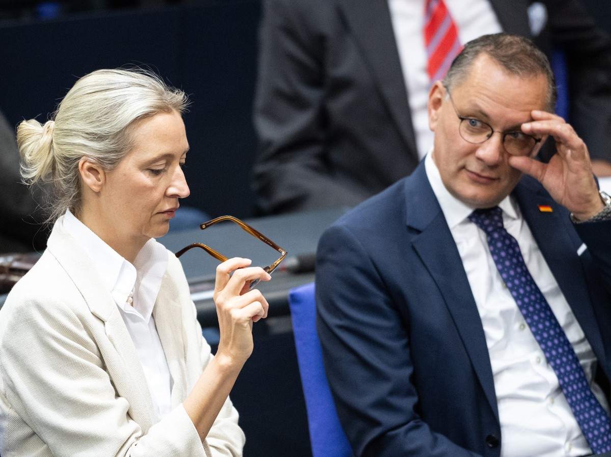 22.05.2025, Berlin: Alice Weidel, Fraktionsvorsitzende der AfD, und Tino Chrupalla, Fraktionsvorsitzender der AfD, nehmen an der 7. Sitzung des Bundestages teil. Unter anderem wird über einen Gesetzen ...
