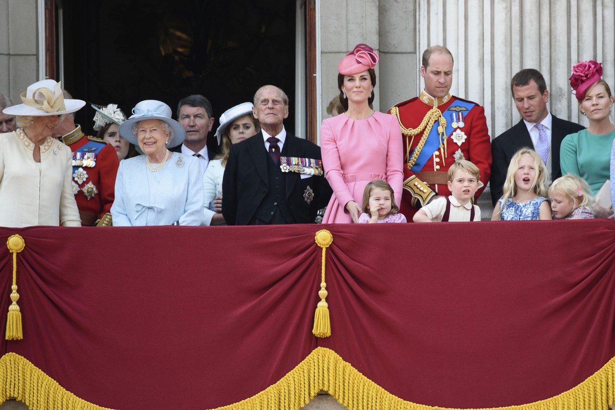 Camilla Herzogin Cornwall, Prinz Charles, Königin Elizabeth, Prinz Phillip, Catherine Herzogin von Cambridge, Prinzessin Charlotte, Prinz George, Prinz William, Savanah Phillips und Isla Phillips bei  ...