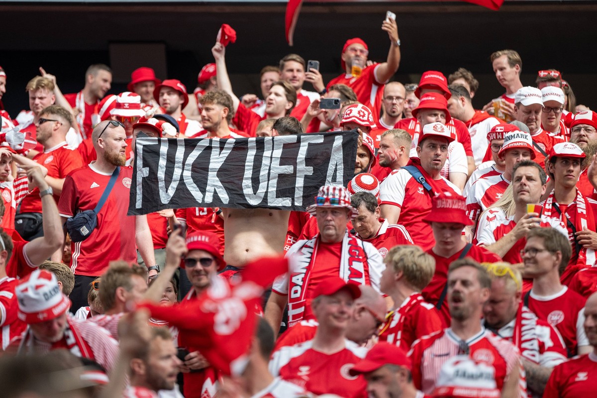 GER, EURO 2024, Gruppe C, D�nemark DEN vs England GBR / 20.06.2024, Frankfurt Arena, Frankfurt, GER, EURO 2024, Gruppe C, D�nemark DEN vs England GBR Im Bild: Fuck UEFA Banner D�nische Fans Fankurve F ...