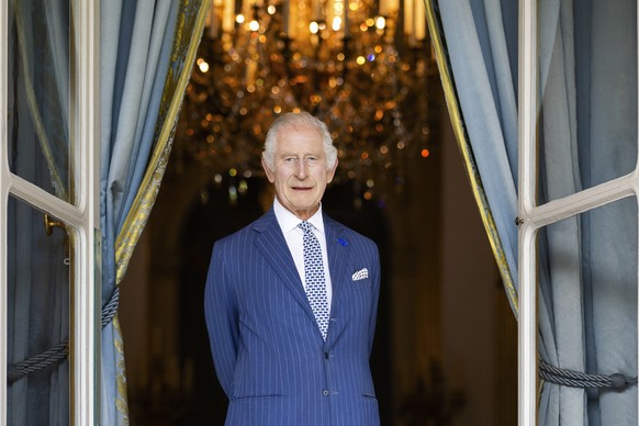 HANDOUT - 20.09.2023, Frankreich, ---: Undatiertes, vom Buckingham-Palast zur Verfügung gestelltes Foto von König Charles III. während der Staatsreise nach Frankreich im September 2023. Bei König Char ...