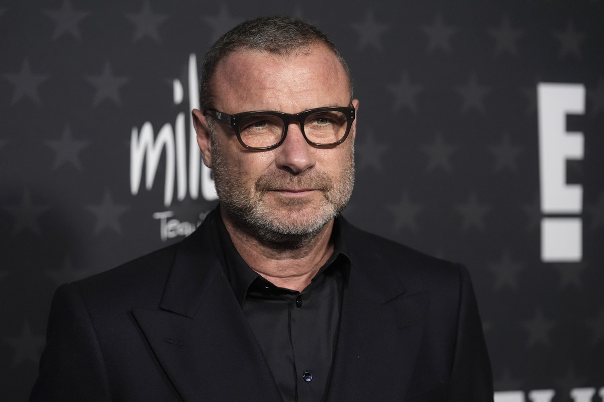 07.02.2025, USA, Santa Monica: Liev Schreiber kommt zu den 30. Critics Choice Awards im Barker Hangar. Foto: Chris Pizzello/Invision/AP/dpa +++ dpa-Bildfunk +++