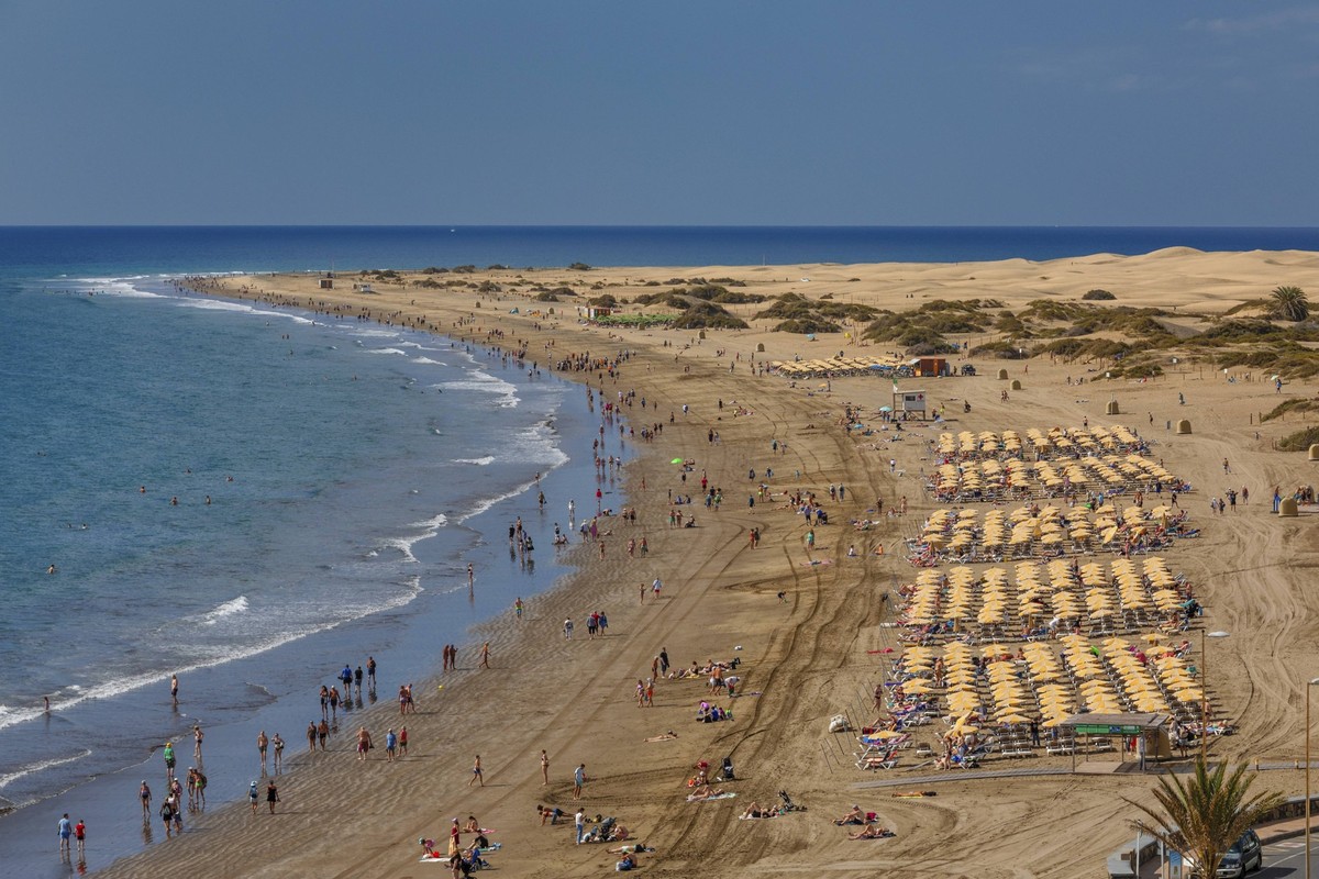 Strand von Playa des Ingles mit den Dünen von Maspalomas, Gran Canaria, Kanarische Inseln, Spanien, Playa des Ingles, Gran Canaria, Kanarische Inseln, Spanien, Europa Beach of Playa des Ingles with th ...