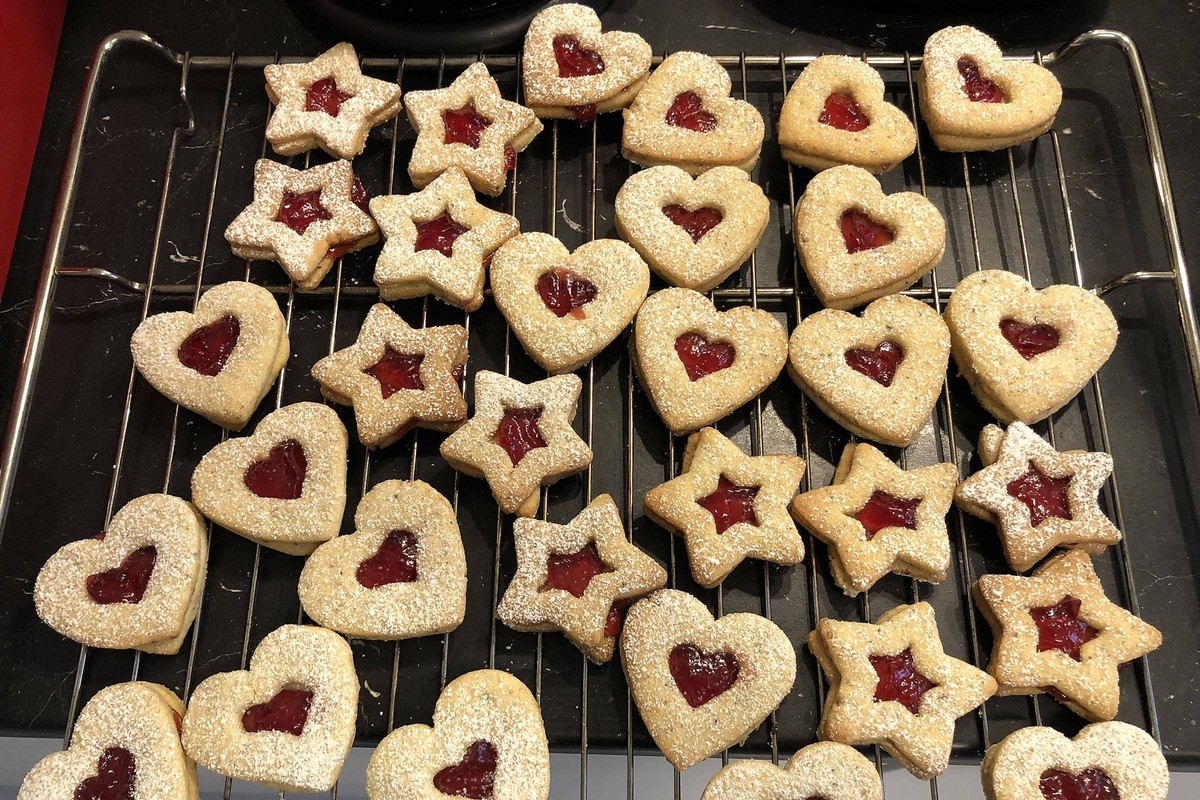 Weihnachtskekse / Plätzchen / mit Marmelade Weihnachtskekse / Plaetzchen *** Christmas cookies Cookies with jam Christmas cookies Plaetzchen PUBLICATIONxINxGERxSUIxAUTxONLY