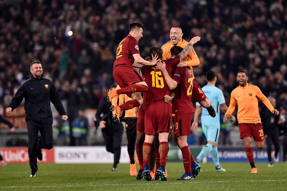 April 10, 2018 - Rome, Italy - Players of Roma celebrate the victory at the end of the UEFA Champions League Quarter Final match between Roma and FC Barcelona Barca at Stadio Olimpico, Rome, Italy on  ...