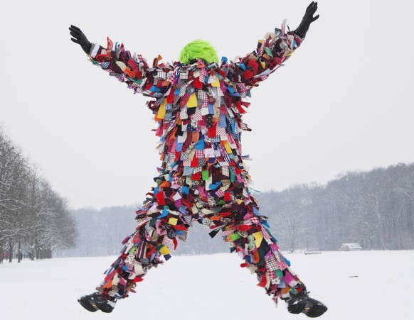 Germany, Cologne, Senior man in traditional costume jumping model released PUBLICATIONxINxGERxSUIxAUTxHUNxONLY GWF001342

Germany Cologne Senior Man in Traditional costume Jumping Model released PUB ...