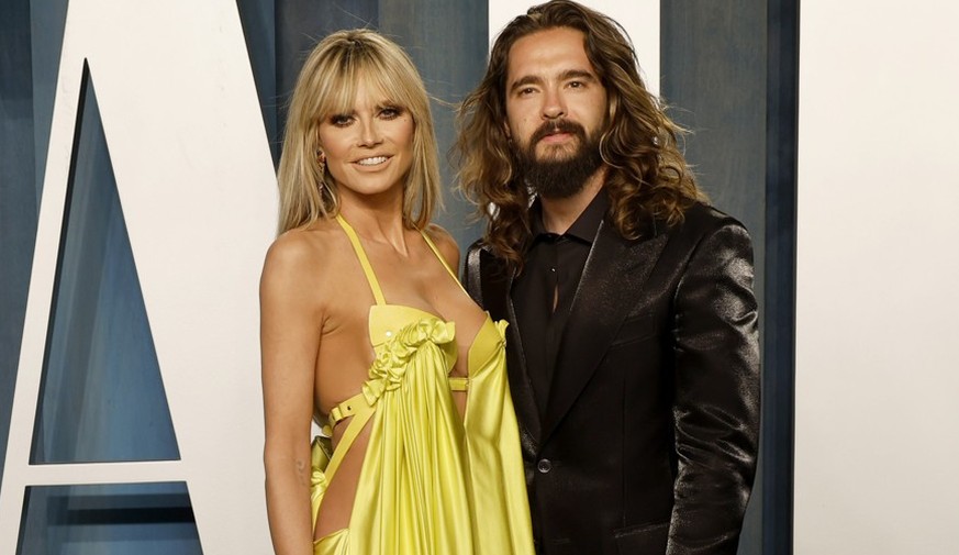 BEVERLY HILLS, CALIFORNIA - MARCH 27: (L-R) Heidi Klum and Tom Kaulitz attend the 2022 Vanity Fair Oscar Party hosted by Radhika Jones at Wallis Annenberg Center for the Performing Arts on March 27, 2 ...