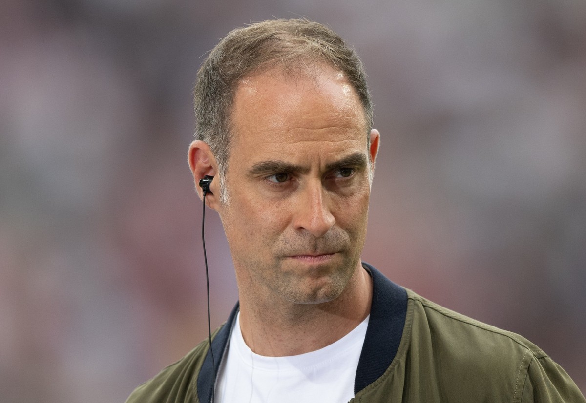 13.08.2022, Sachsen, Leipzig: Fu�ball: Bundesliga, RB Leipzig - 1. FC K�ln, 2. Spieltag, Red Bull Arena. RB Vorstandsvorsitzender Oliver Mintzlaff im Stadion. Foto: Hendrik Schmidt/dpa - WICHTIGER HIN ...