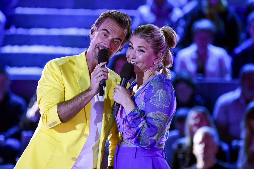 Florian Silbereisen und Beatrice Egli in der ARD/ORF TV-Show Schlagerbooom Open Air - Die Stadionshow in Österreich live aus dem Stadion. Kitzbühel, 01.07.2023 *** Florian Silbereisen and Beatrice Egl ...