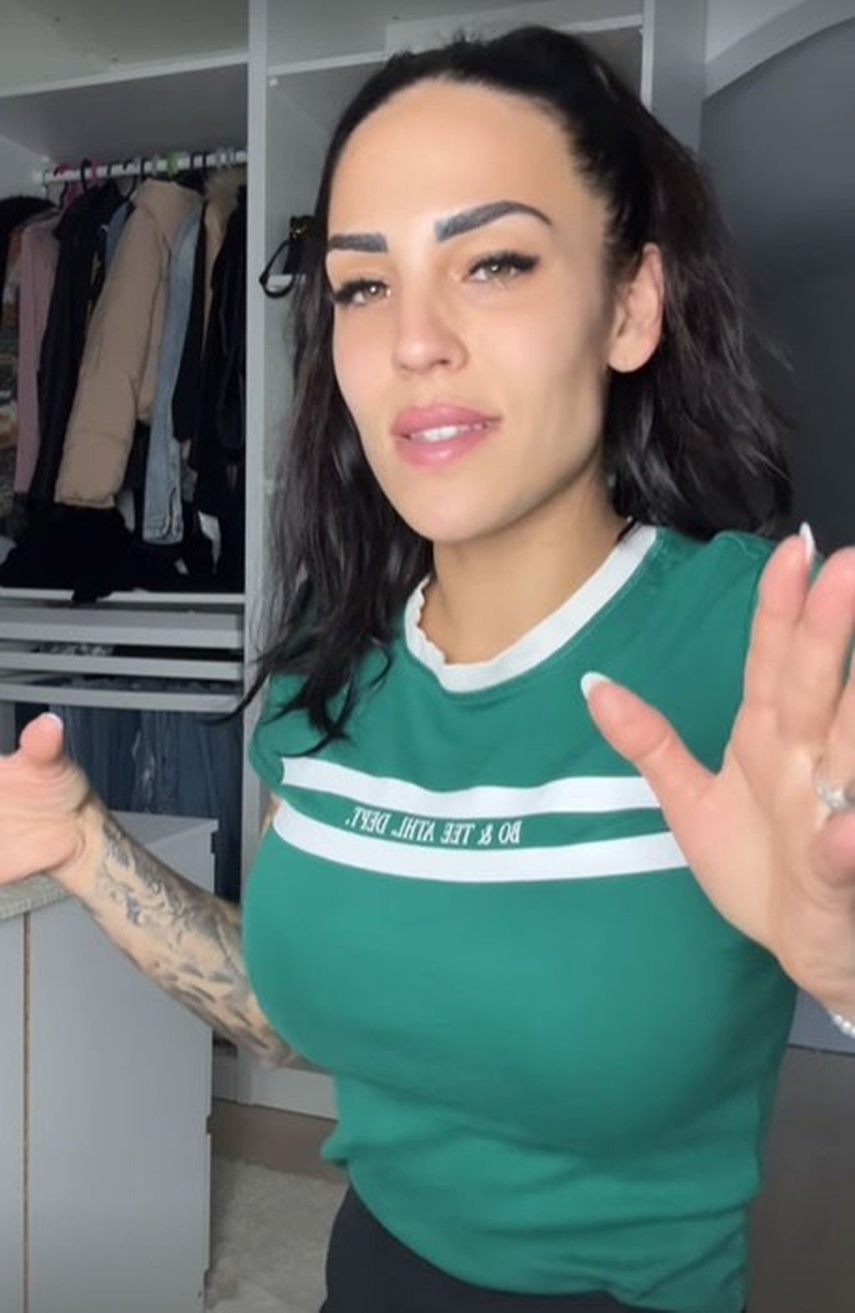 Elena Miras meldet sich bei ihren Fans.