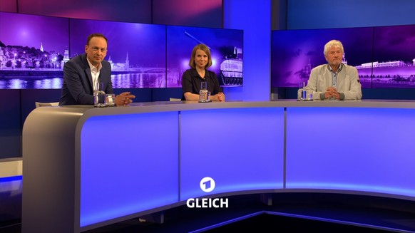 Maischbergers Kommentatoren Stephan Stuchlik, Helene Bubrowski und Jürgen Becker (von links).