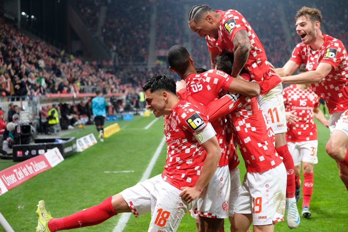 Fussball-Bundesliga - Saison 2024/2025 Mewa-Arena Mainz - 25.10.2024 1. FSV Mainz 05 mz - Borussia M