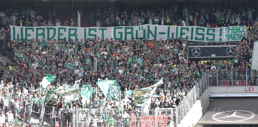 29.09.2018, xblx, Fussball 1. Bundesliga, VfB Stuttgart - SV Werder Bremen emspor, v.l. Bremen Fans, Protest, Banner, WERDER IST GRUEN WEISS (DFL/DFB REGULATIONS PROHIBIT ANY USE OF PHOTOGRAPHS as IMA ...