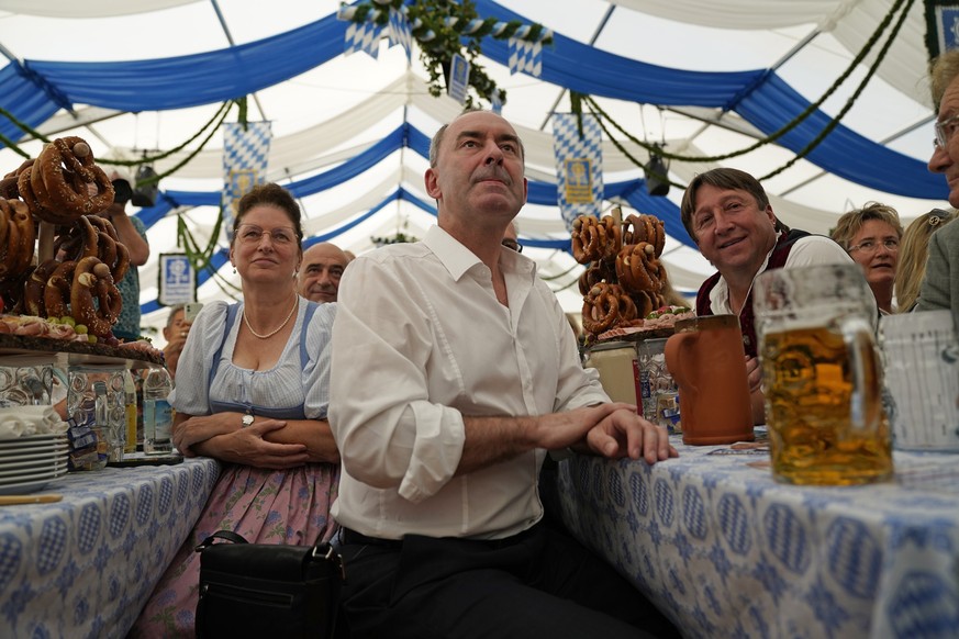 dpatopbilder - 03.09.2023, Bayern, Keferloh: Hubert Aiwanger, Bundesvorsitzender der Freien Wähler, stellvertretender Ministerpräsident von Bayern und bayerischer Staatsminister für Wirtschaft, Landen ...