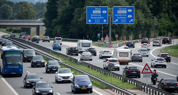 ARCHIV - Zum Themendienst-Bericht vom 13. Juli 2022: Wer mit dem Auto in ein europ�isches Urlaubsland f�hrt, sollte vorab die lokalen Verkehrsregeln nachlesen. Foto: Sven Hoppe/dpa/dpa-tmn - Honorarfr ...