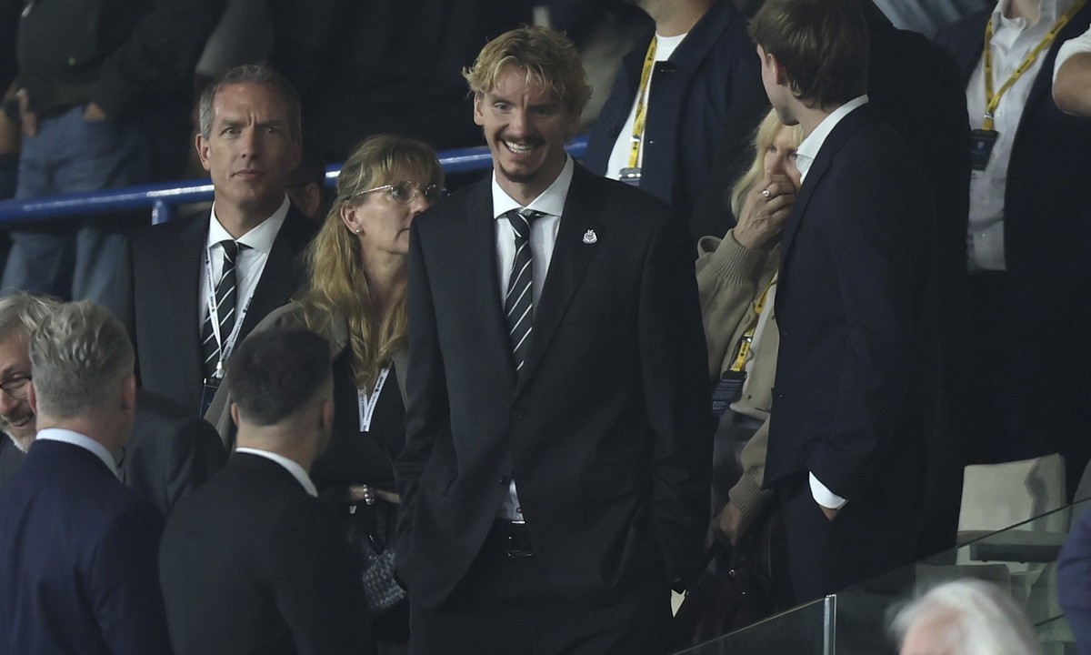 New Newcastle United signing Nick Woltemade, center, in the stands during the English Premier League soccer match between Leeds United and Newcastle United in Leeds, England, Saturday Aug. 30, 2025. ( ...