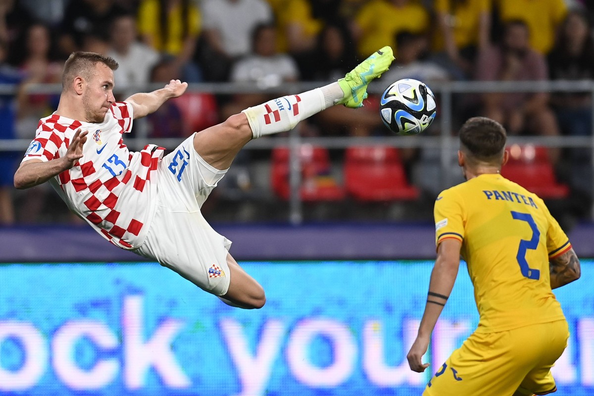 UEFA U-21 European Championship, EM, Europameisterschaft CROvsROU Matija Frigan of Croatia takes a shot during UEFA European Under-21 Championship Group B match between Croatia and Romania at Steaua S ...