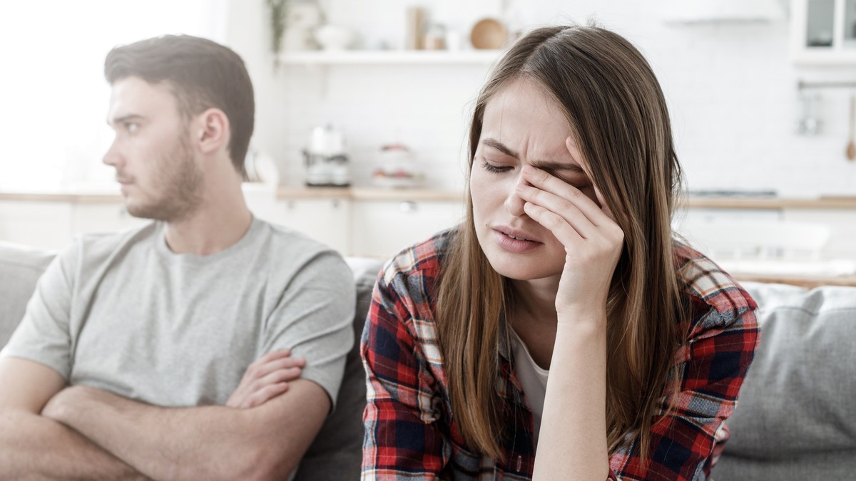 Beziehung Partner hat Corona? Expertin sagt, was wir unbedingt vermeiden müssen