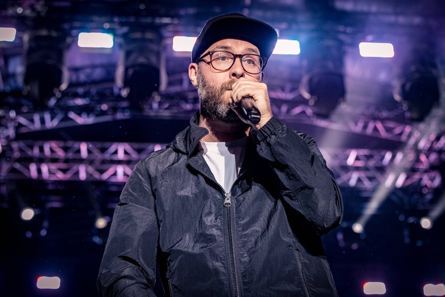 Aschaffenburg, Volksfestplatz, Sommer, Open Air, 10.09.2022, Mark Forster, Liebe Tour, Open Air bei Regen, Hertlein Konzerte, Bild: Mark Forster *** Aschaffenburg, Volksfestplatz, summer, open air, 10 ...