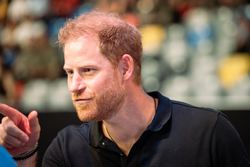 Invictus Games 2023 in Duesseldorf Prinz Harry, Duke of Sussex im Portrait bei seinem Besuch der Spiele im Rollstuhl Basketball in der Merkur Spiel Arena bei den Invictus Games 2023 in Duesseldorf, Du ...