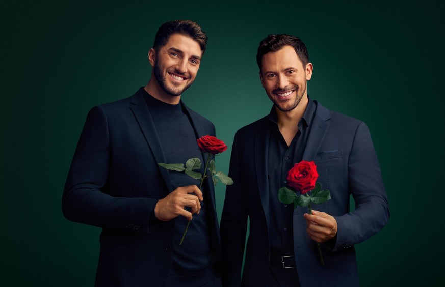 Dennis und Sebastian verteilen 2024 die Rosen als Bachelors.
