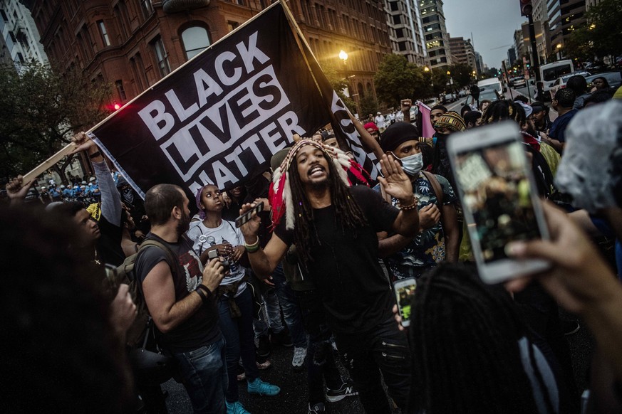 "Geht nach Hause, Nazis" –Tausende demonstrieren in den USA gegen Rechtsextremisten