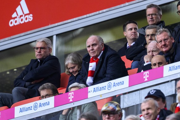 13.05.2023, Bayern, München: Fußball: Bundesliga, Bayern München - FC Schalke 04, 32. Spieltag, Allianz Arena. Bayern-Ehrenpräsident Uli Hoeneß und Frau Susanne sitzten auf der Tribüne. Foto: Tom Well ...